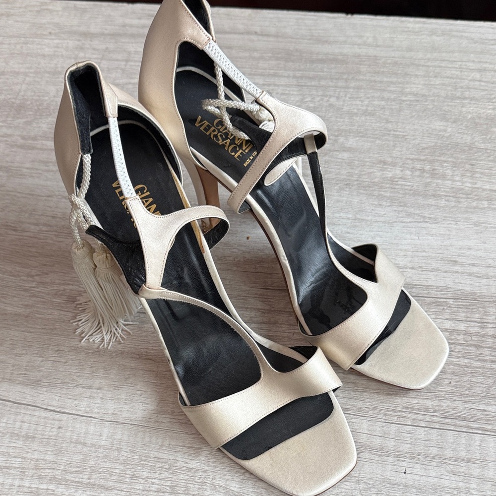 Versace Italy Ivory White Satin Strappy Open Toe Tassel Tie Heels 39.5 9